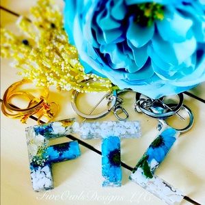 customized epoxy resin letter keychain